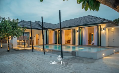 Stylish 4B Suite With Pool