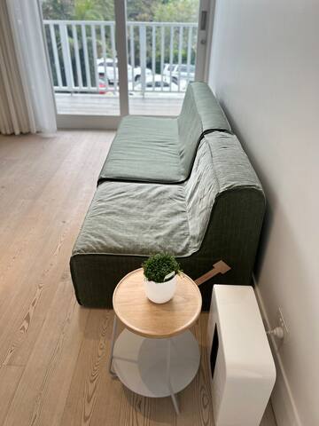 Minutes to beach, sunny and spacious, large pool gallery image 2