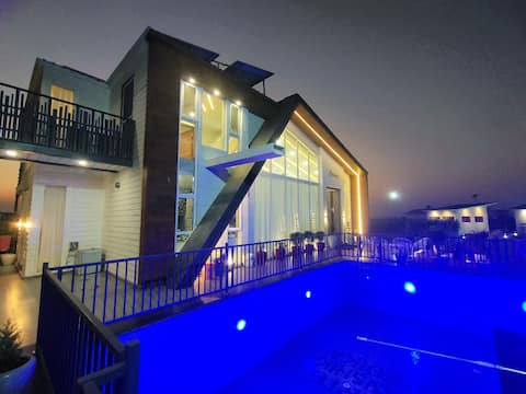 Modern Farm House For Party