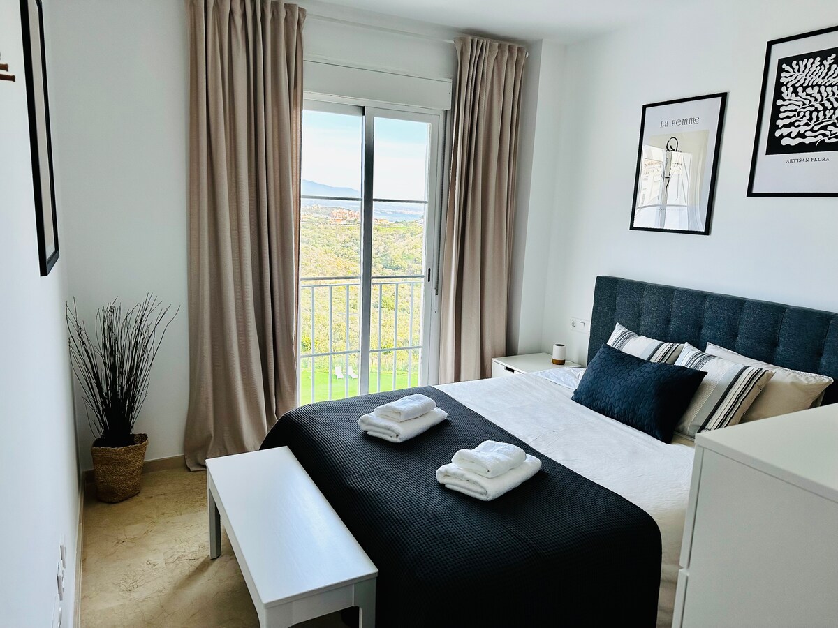 1. bedroom with 1.60x2.00 meter bed