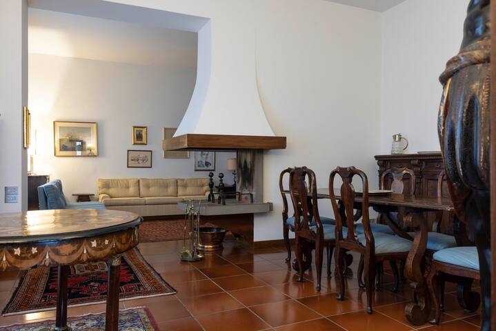 Palazzo Cecchi Florentine Apartment gallery image 2
