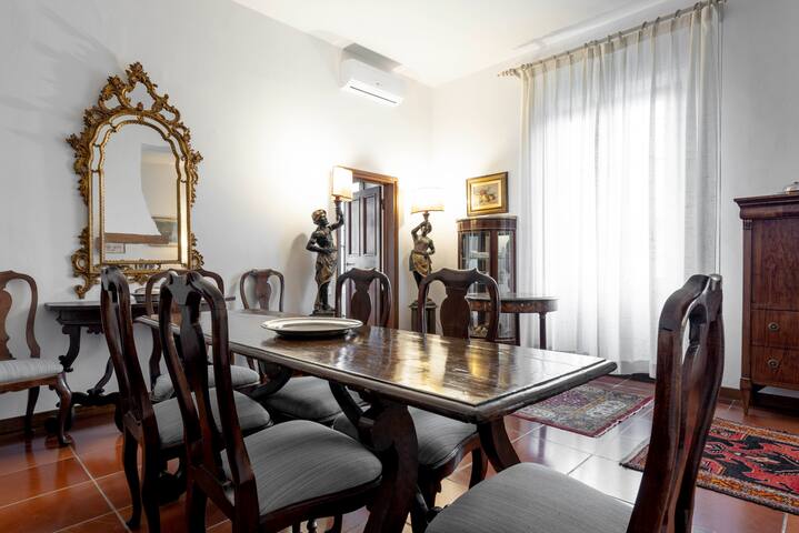 Palazzo Cecchi Florentine Apartment gallery image 3