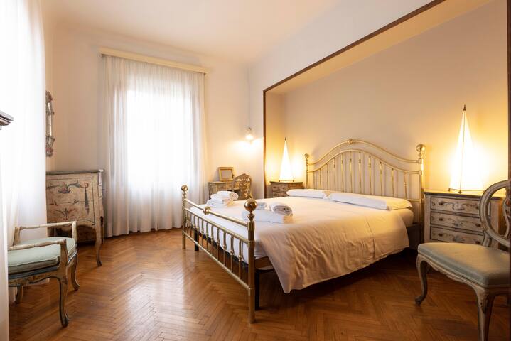 Palazzo Cecchi Florentine Apartment gallery image 4