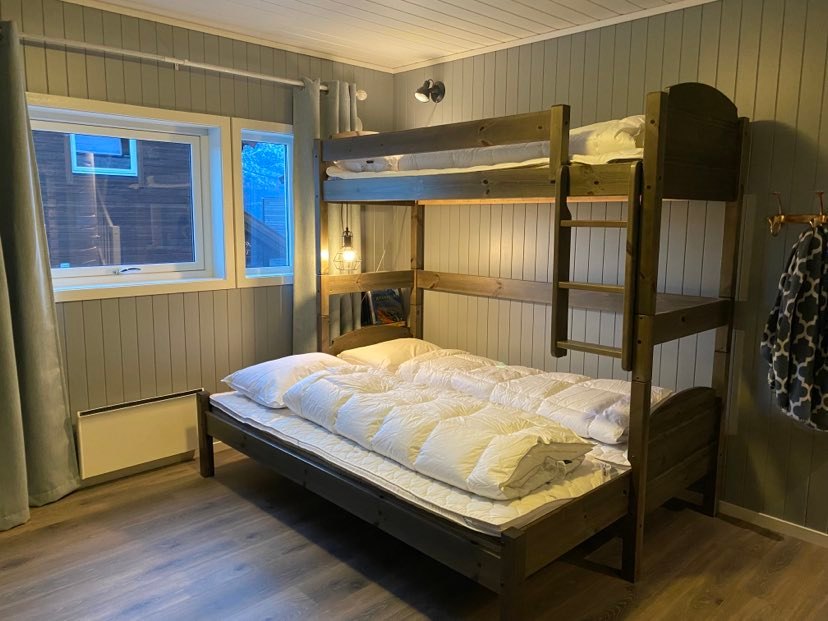 Dormitorio 2 en planta baja con cama extraíble de 75 cm. Aquí hay espacio para 1 o 2 colchones en el suelo. 