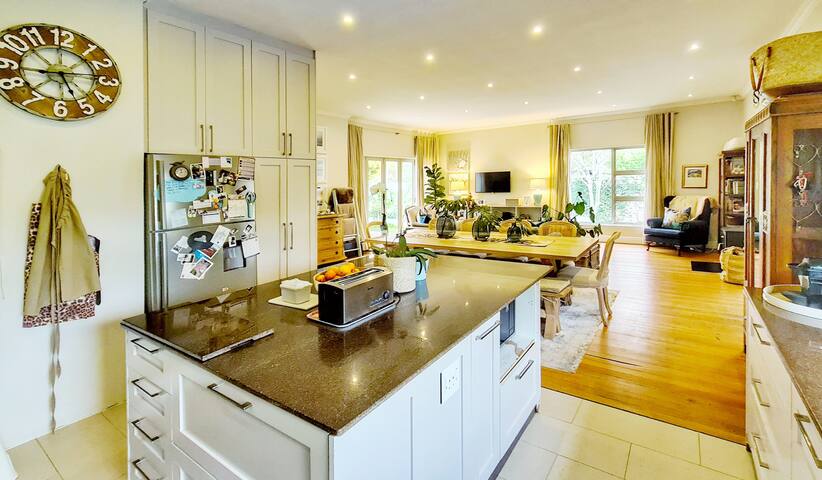 Blue Gate @ Queen Vic, Claremont gallery image 2