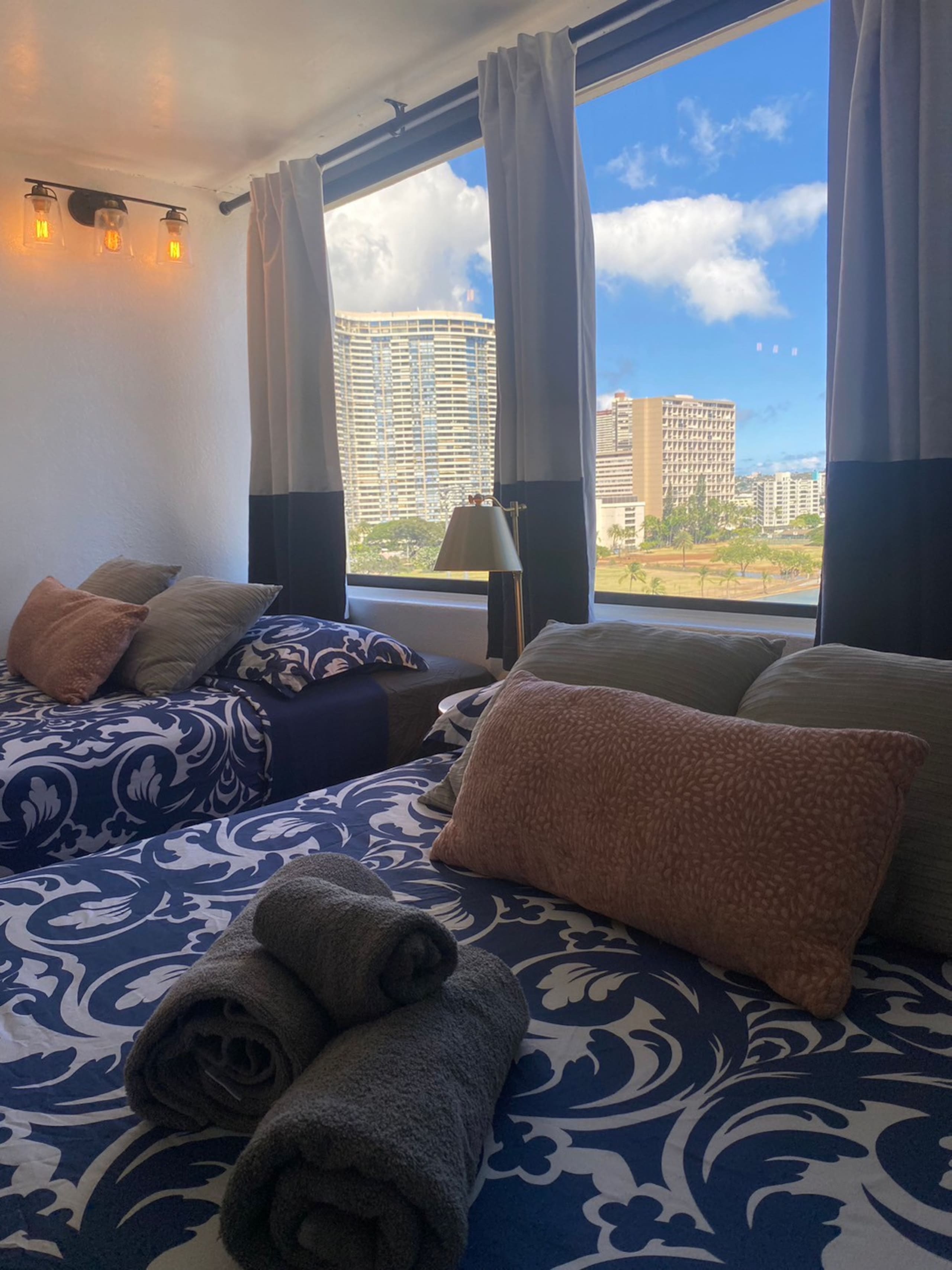 Condo in Honolulu · ★4.62 · Studio · 2 beds · 1 private bath - Image 26