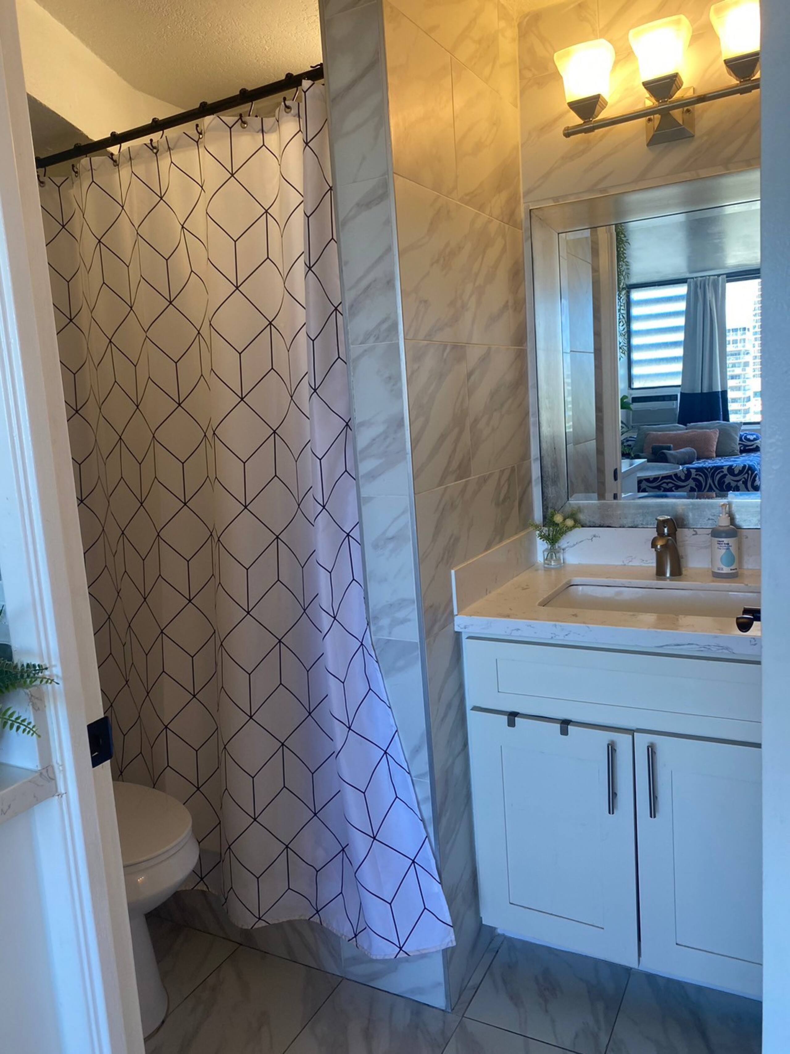 Condo in Honolulu · ★4.62 · Studio · 2 beds · 1 private bath - Image 11