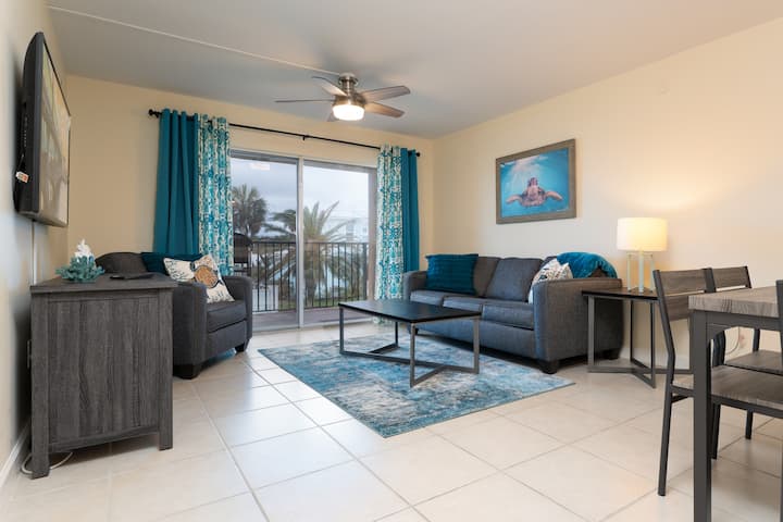 Pelican Inlet 2 Bedroom Condo Steps From The Beach - Crescent Beach, FL