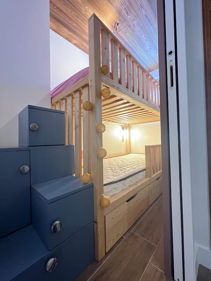 פינת הרים עם שתי מיטות נפתחת בגודל 90x200 ס"מ 