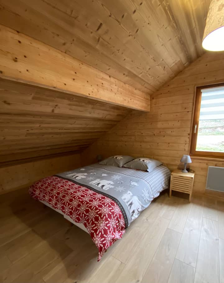 Chumba cha kulala chenye kitanda 160/200 na kitanda cha mtoto 
Ghorofa ya juu 