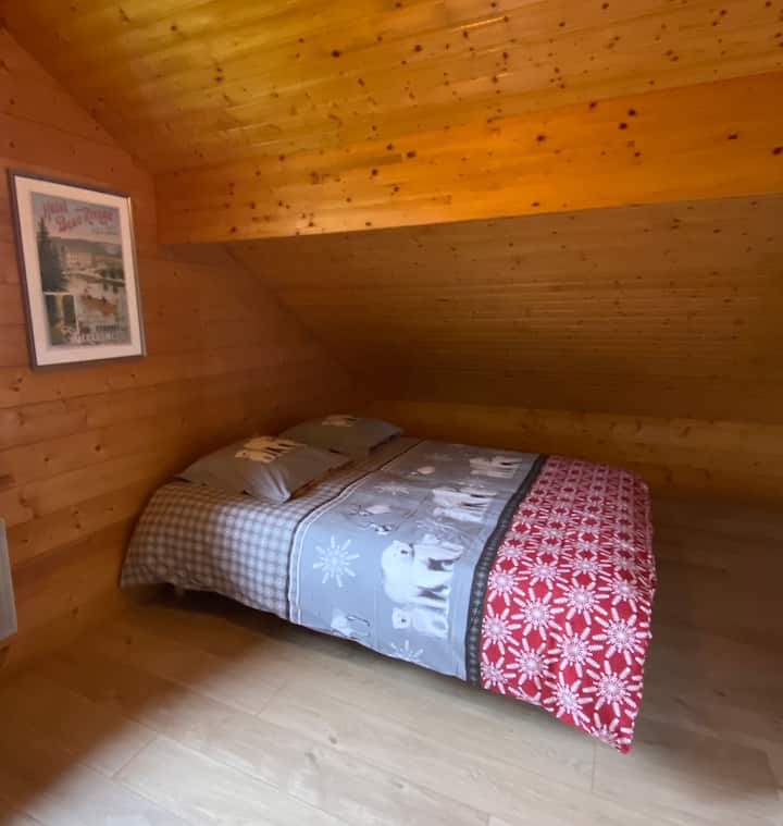 Chumba cha kulala cha 2
Kitanda cha 160/200 
Ghorofa ya juu 