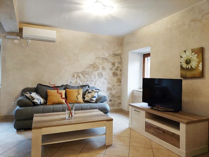 Rooftop Historic 1br Apt In The Heart Of Old Town - Kotor