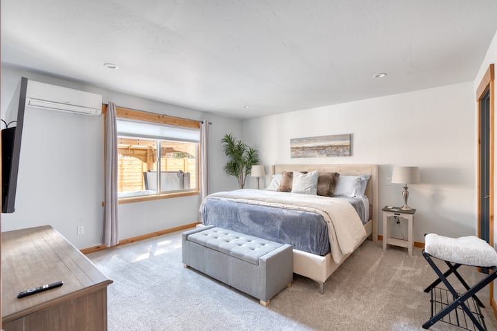 Lower level king sized primary bedroom with en-suite bathroom.