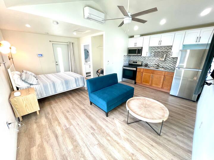 Guesthouse close to everything! Guesthouses for Rent in Los Angeles