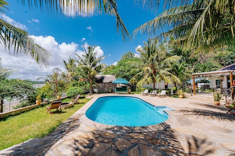 Lrg Beach House With Pool & Entertainment Pavilion