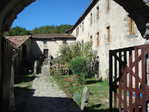 10-person gîtes with pool, "Le Chasselouve"