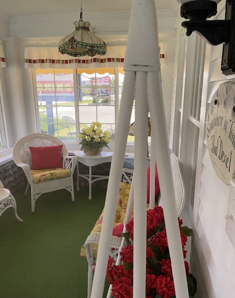 Somewhere in Time Cottage, Mackinaw City, MI