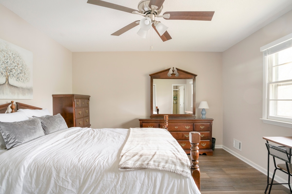 Queen Master Bedroom