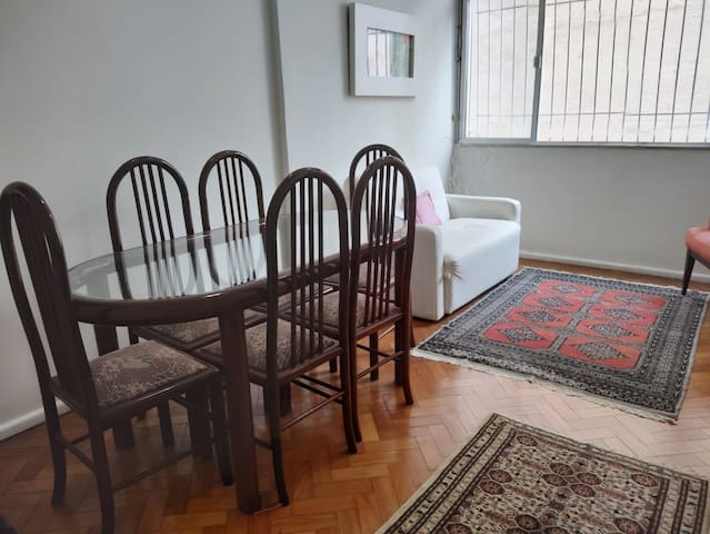 Apto Copacabana, quadra praia – Perfeito Réveillon