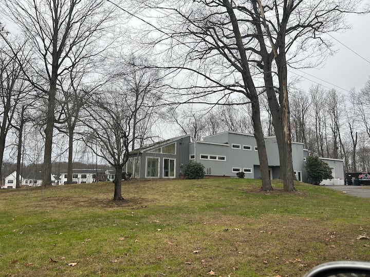 Beautiful home in excellent area 10 mins to yale Houses for Rent in