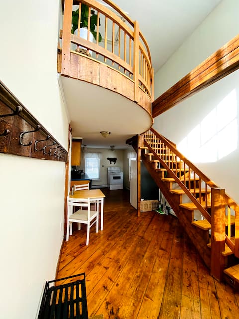 Cozy Downtown Keene Private Apartment