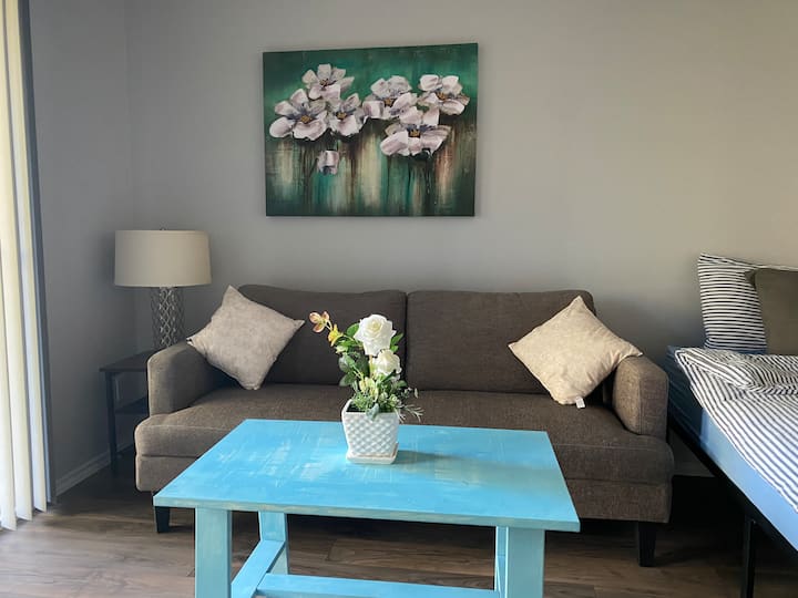 Guest Suite With View And Patio - Kamloops