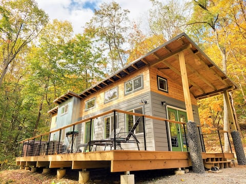 Walk to State Park trails! Hot tub + seclusion