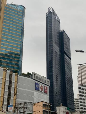 Lux 2 bed Best View & Location! gallery image 3