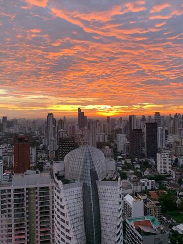 Lux 2 bed Best View & Location!