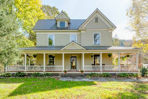 Open! Make Sweet Memories,Well Appointed Farmhouse