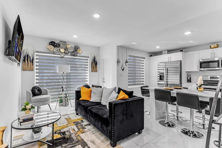 Traveler’s Choice (Blue/yellow) - Cutler Bay, FL