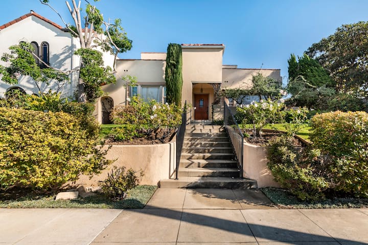 Beach House Oasis! – Walk to the Beach and Food