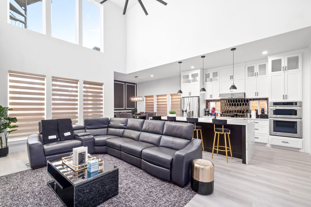 Successful Airbnb property: Trinity Groves Dallas 5 BR Home with Rooftop! in Muncie