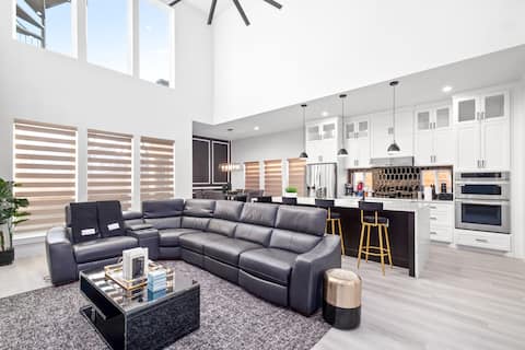 Successful Airbnb property: Trinity Groves Dallas 5 BR Home with Rooftop! in Muncie