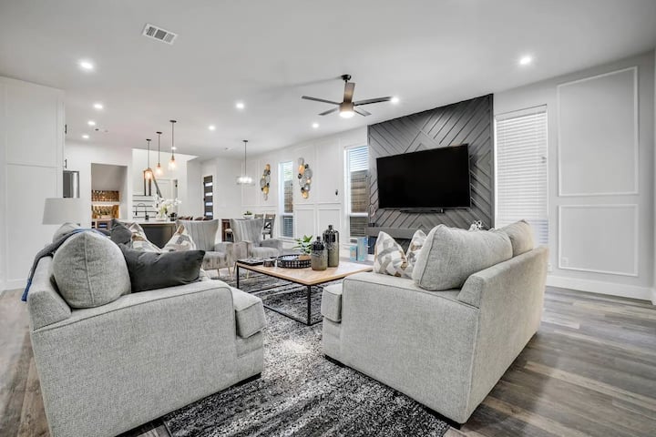 Uptown/downtown Dallas 4 Br Home W/ Backyard! - Dallas