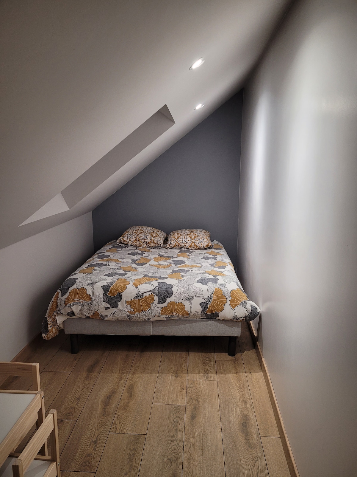 卧室4在屋顶下方