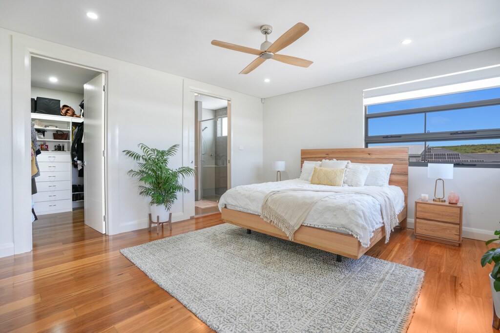 1号卧室，带长袍和套房