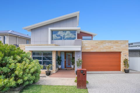 Modern Executive Ocean View Mansion Sleeps 16