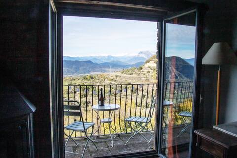 Casa Blan: a house in the sky