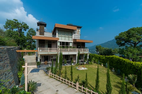 Luxury Mansion w/ Table Tennis, Pool near Kasauli
