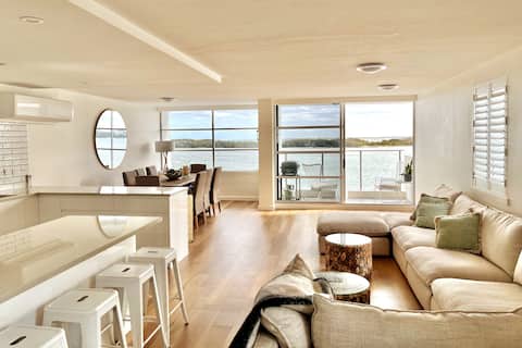 Successful Airbnb property: Stunning absolute waterfront penthouse & roof top in Golden Beach