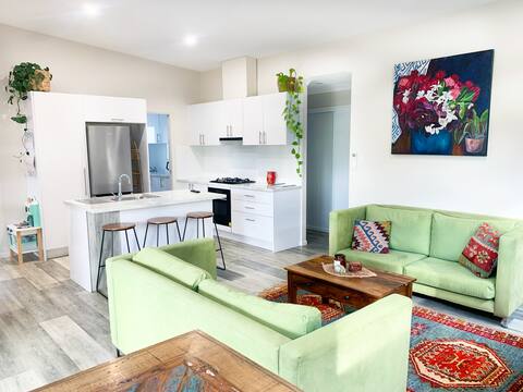 Quiet Private Nimbin Town House With TV & Netflix