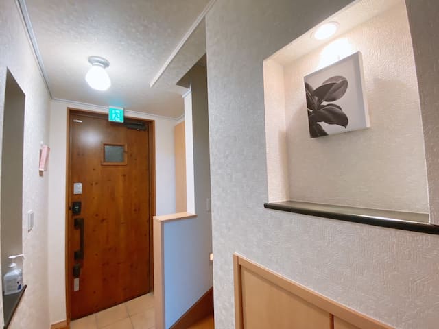 新宿駅徒歩12分　歌舞伎町徒歩10分　無料駐車場（サイズ幅1800ｍｍ以下　高さ2100ｍｍ以下）