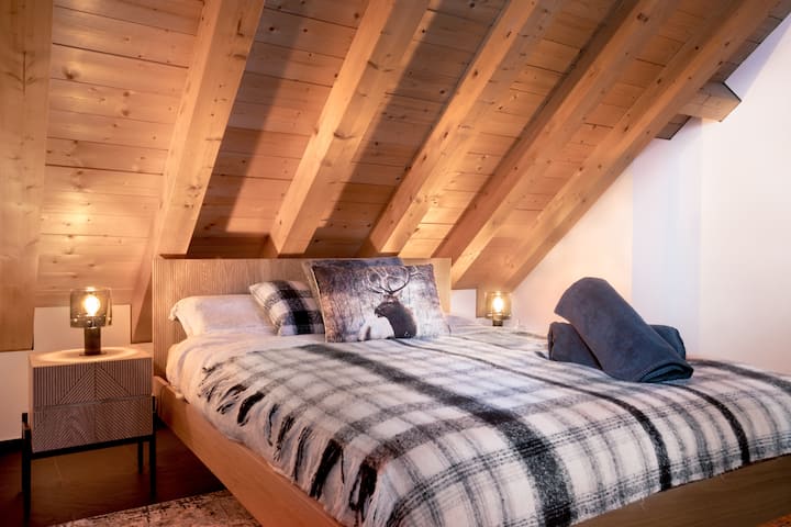 غرفة نوم ثانية بسرير بحجم كبير