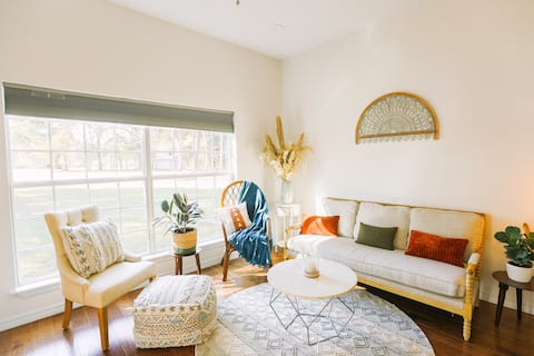 Country Farm Cottage- Goats, Alpacas & Emus