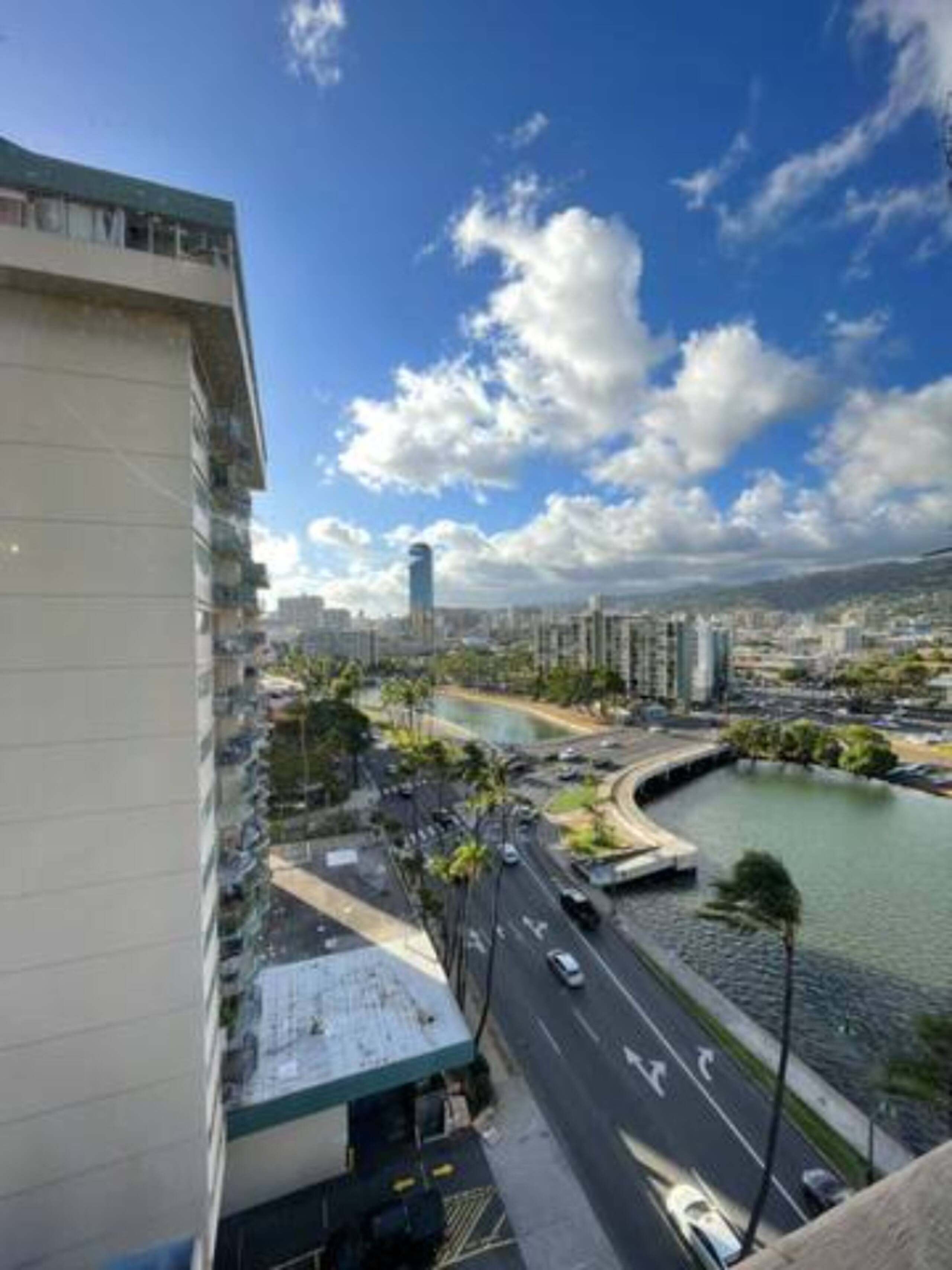 Condo in Honolulu · ★4.65 · Studio · 2 beds · 1 shared bath - Image 9