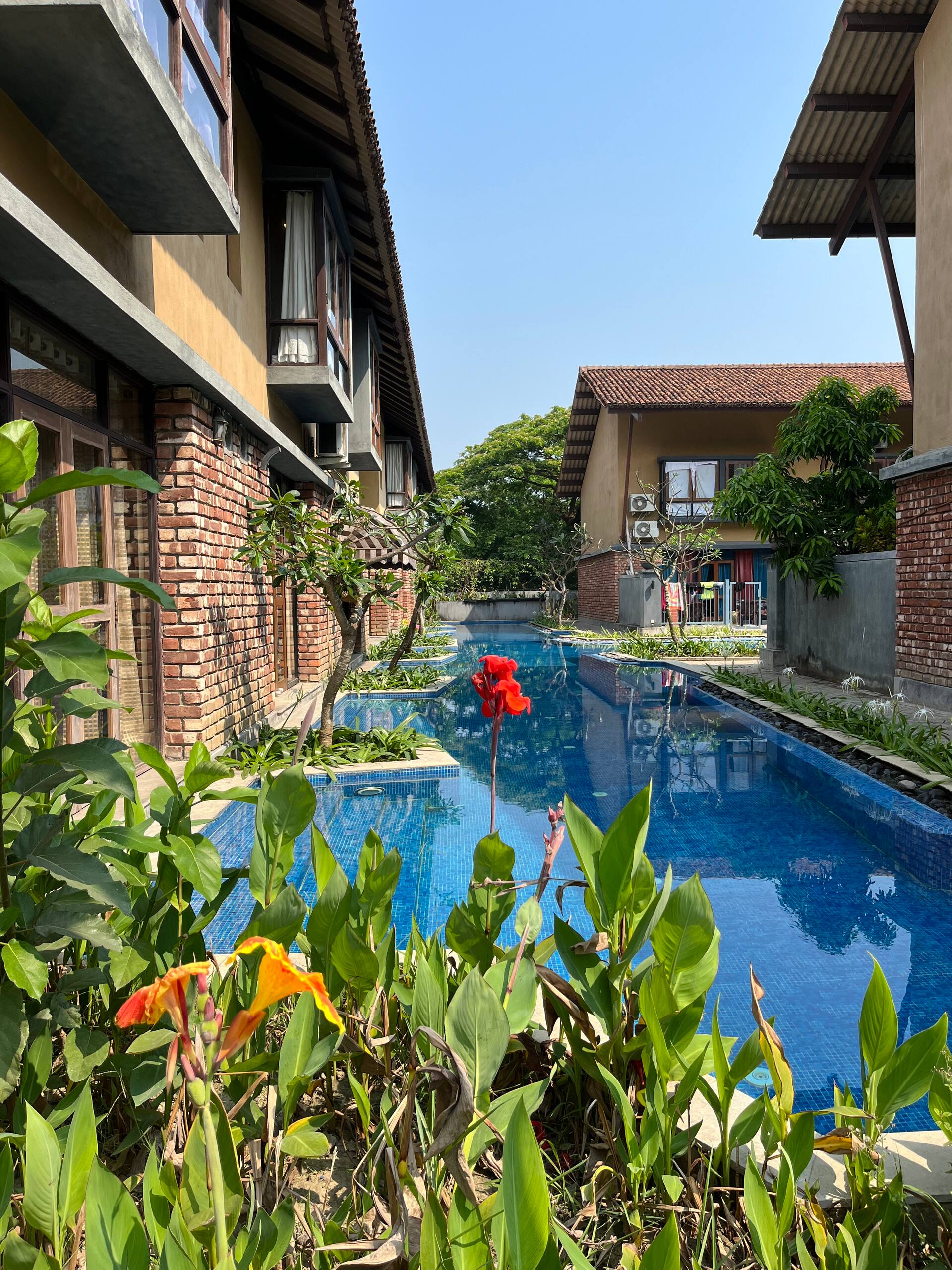 Raichak Elegant Duplex House With A Pool View.