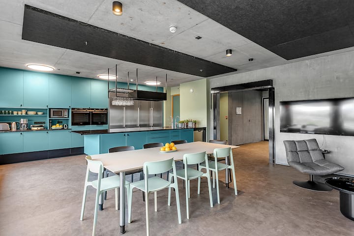 Modern Twin With Private Bathroom - Reykjavík