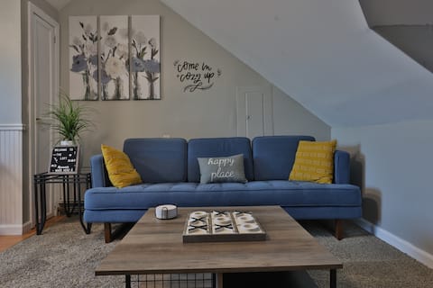 Popular Airbnb listing: Loft 36 | King Sized Spacious Apartment in Long Island