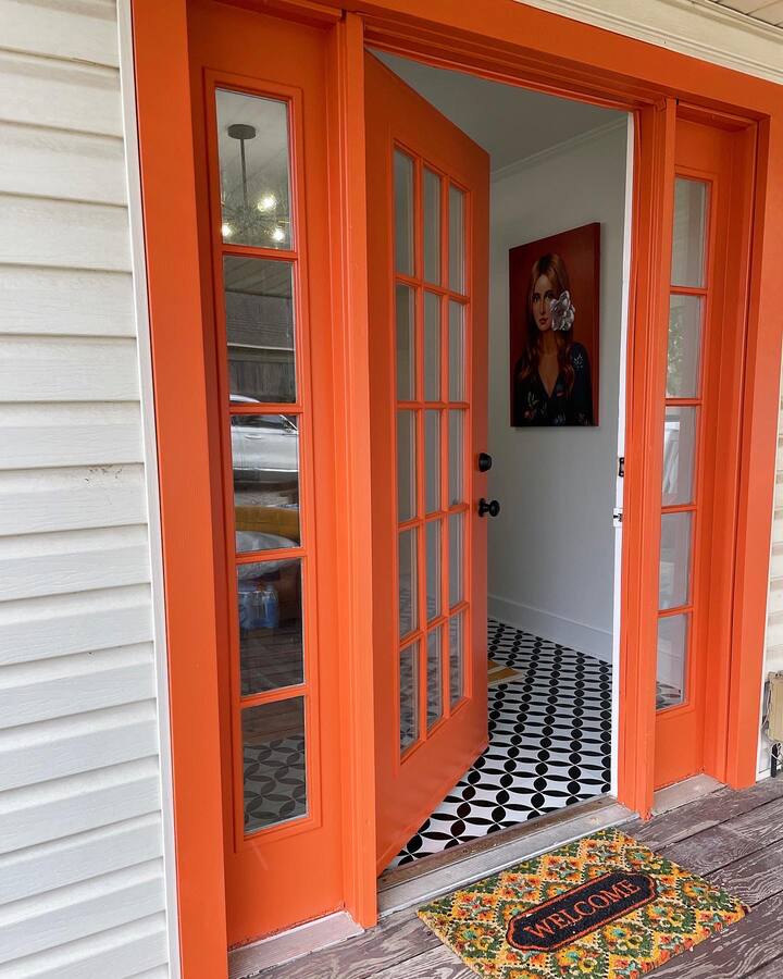 Retro Retreat: fun, funky, & clean place to stay!